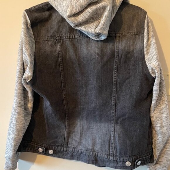 Eightytwo Denim Distressed Jean Jacket w grey sweatshirt sleeves hood - XL NWOT - Picture 8 of 13
